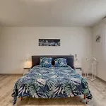 6 Personnes Avec Piscine Villa