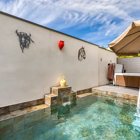 فيلة 6 Personnes Avec Piscine بيرول